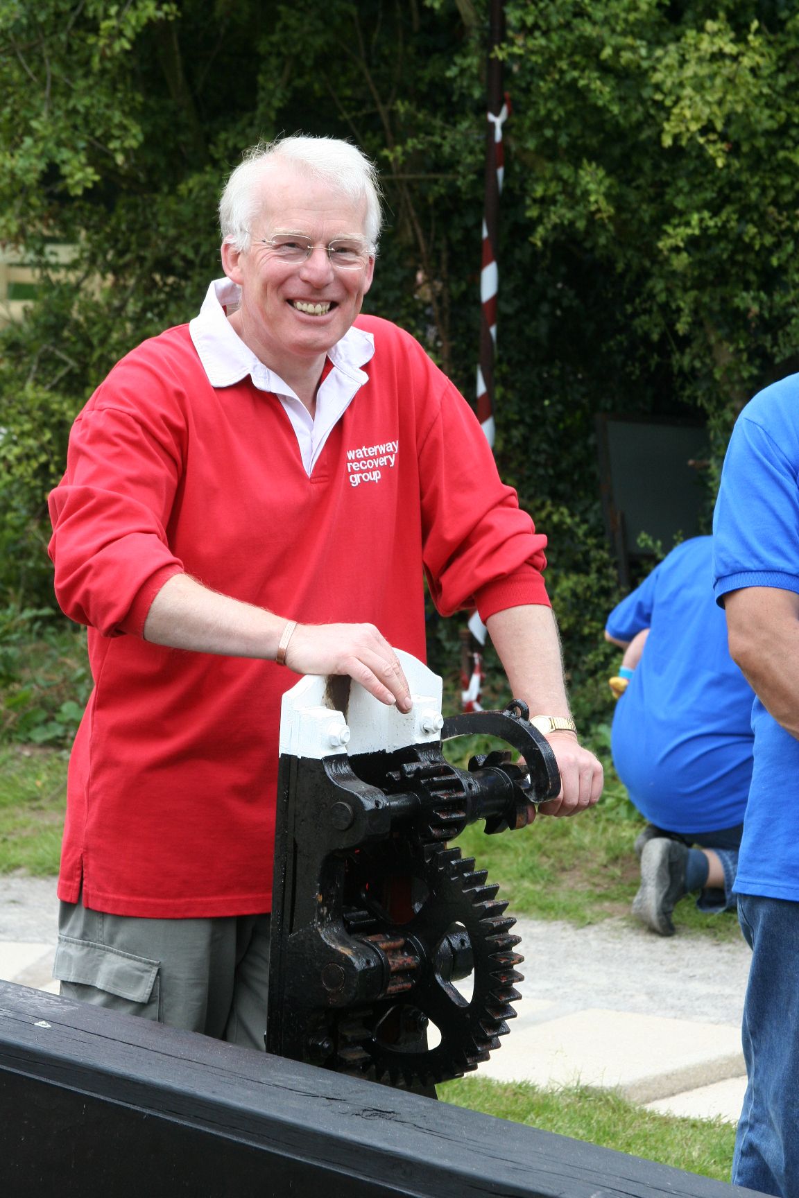 More Wrg man the lock ...