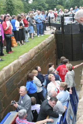 The first boat in 50+ years goes down the lock ...