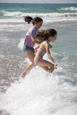 Sara and cousin Sara wave jumping