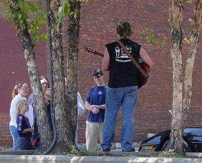 Wannabe singing for tips on Broadway in Nashville