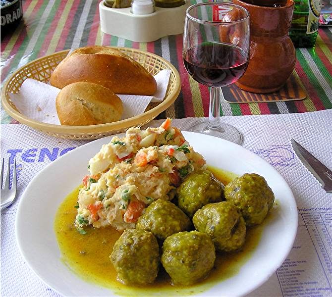 Albondigas y ensaladilla.JPG