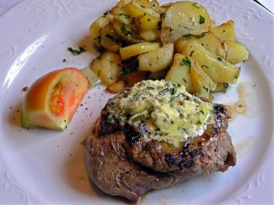 Fillet Steak & Bratkartoffeln.jpg