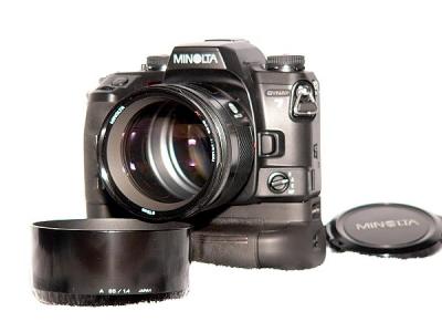 Dynax 7 w/ 85mm f/1.4 lens
