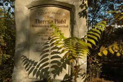 Gravestone of Theresia Plszl