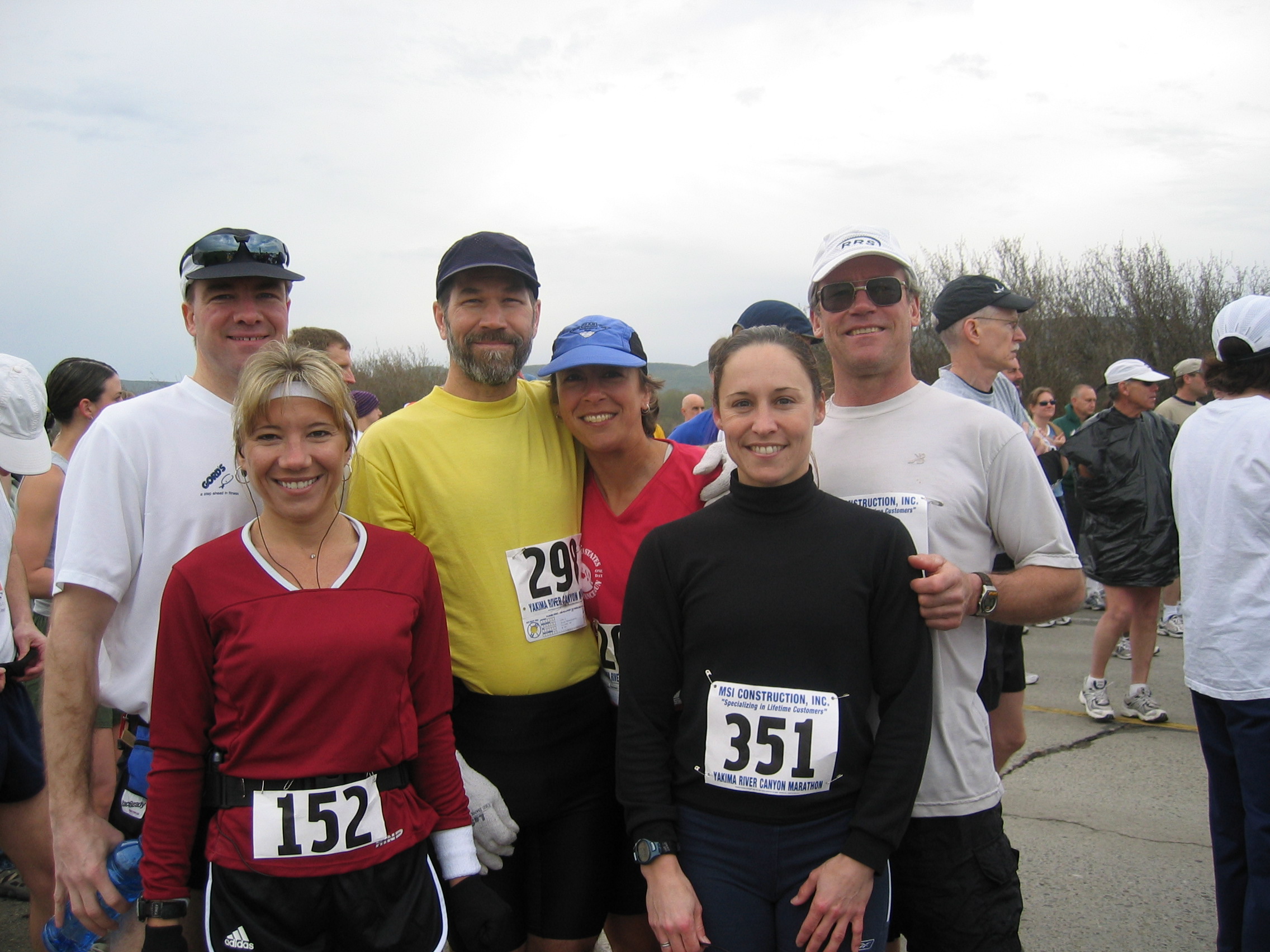 Yakima finish line photo (David, Lisa, Stan, Maura, Wendy, Kevin)