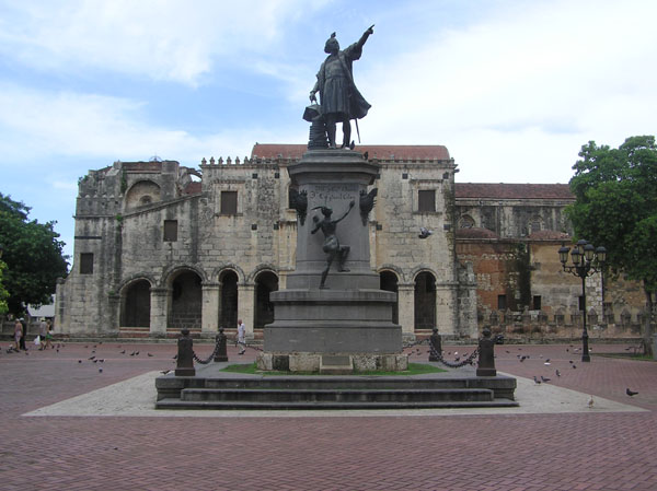 Parque Colon and Catedral Santa Maria la Menor (Oldest Cathedral in the Americas)