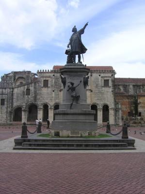 Parque Colon and Catedral Santa Maria la Menor (Oldest Cathedral in the Americas)
