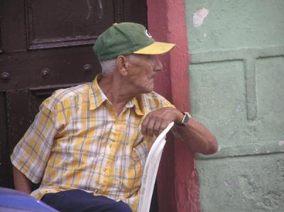 Baseball may be the sport in the Dominican Republic, but this man has a Green Bay Packers cap