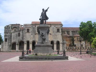 Parque Colon and Catedral Santa Maria la Menor (Oldest Cathedral in the Americas)