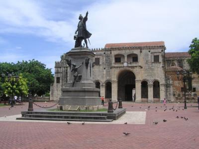 Parque Colon and Catedral Santa Maria la Menor (Oldest Cathedral in the Americas)