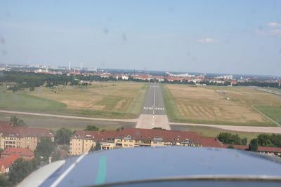 Approach on RWY 09L Tempelhof