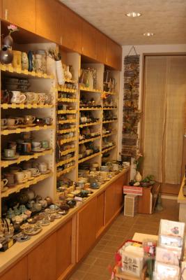 Pottery store, strongly suggest you to view in original format, very nice pieces they are (says Yoda)