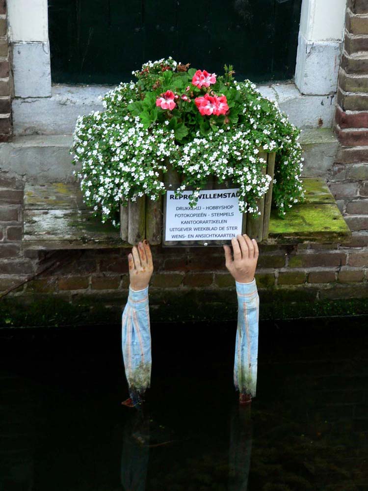 Up in arms, Willemstad, The Netherlands, 2005