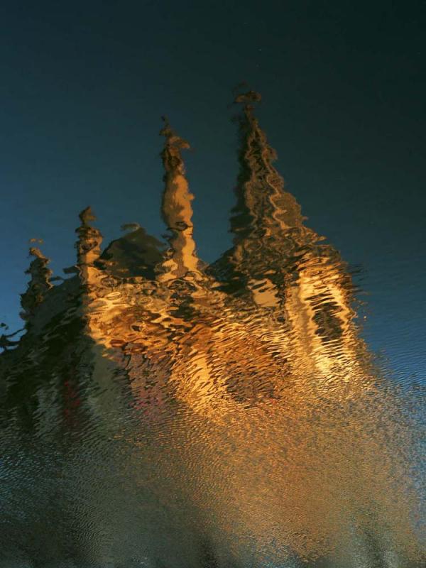 Reflection in water (3): Transformation, Ghent, Belgium, 2005