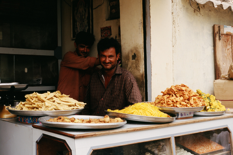 w05_Nalia17350008_2men+Food.jpg