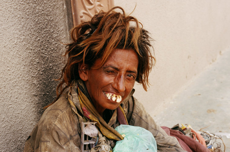 w05_NaSa17100030_PoorWomanC.jpg