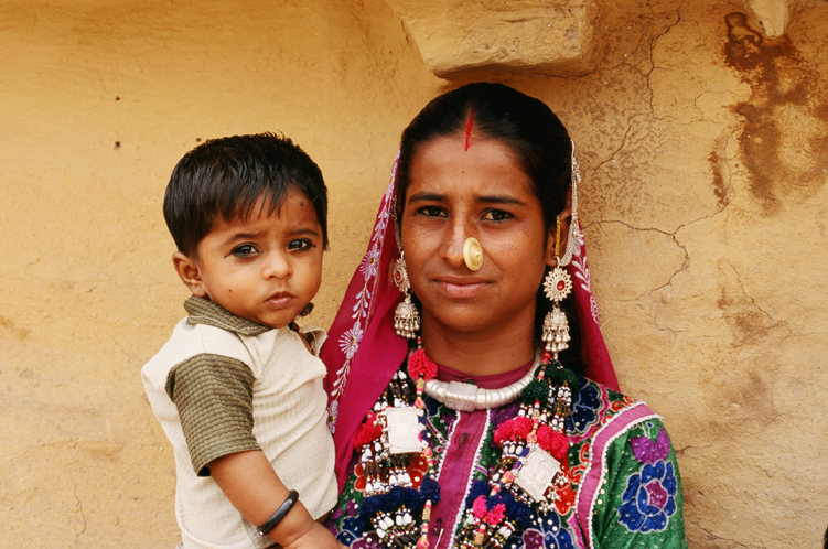 Bhu17290002_YoungWoman+Baby