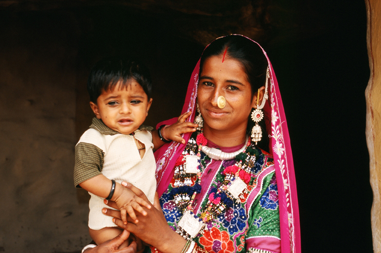 Bhu17290004_YoungWoman+Baby