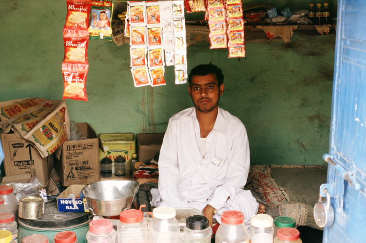 Bhu17430004_Man+Shop.jpg