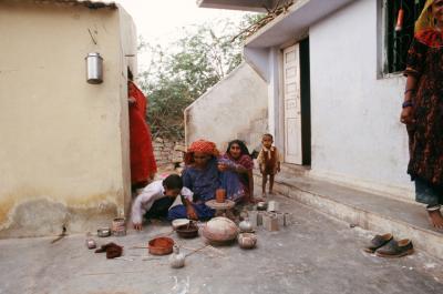 w05_Bh17150018_PotteryPaint.jpg