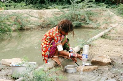 w05_Bh17250021_Girl+Water.jpg