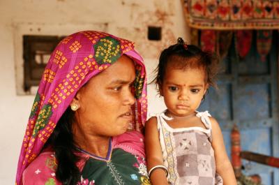 w05_Bh17260022_Woman+Baby.jpg
