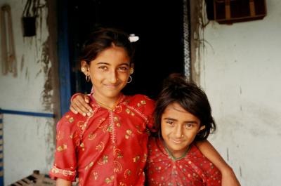 w05_Bh17260030_2Girls.jpg