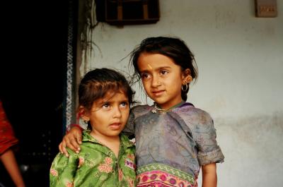 w05_Bh17260031_2Girls.jpg