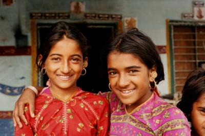 w05_Bh17260033_2Girls.jpg