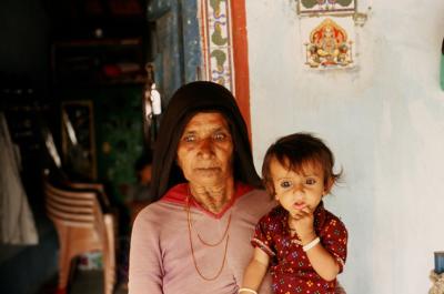 w05_Bh17260034_OldLady+Baby.jpg