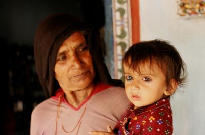w05_Bh17260035_Baby+OldLady.jpg