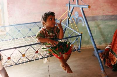 w05_Bh17420016_Girl+Swing.jpg