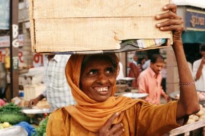 Bhuj17110002_Woman+Box.jpg