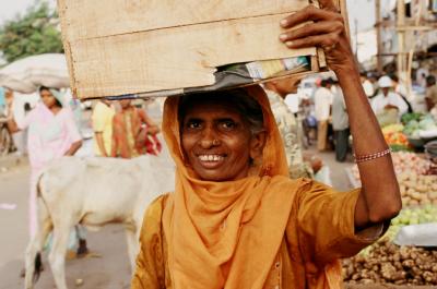 Bhuj17110003_Woman+Box.jpg