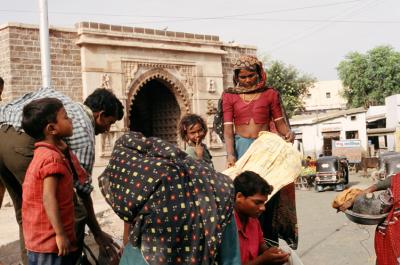 Bhuj17110034_Roadworkers.jp