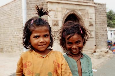 Bhuj17110036_2girls.jpg