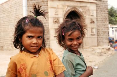 Bhuj17110037_2girls.jpg
