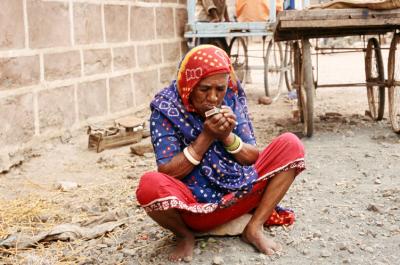 Bhuj17220009_WomanSmoking.j