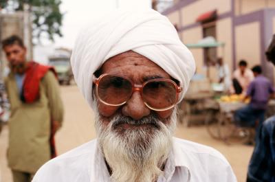 Bhuj17220030_Man+Glasses.jp