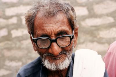 Bhuj17220033_Man+Glasses.jp