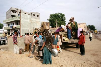 Bhuj17280029_Roadworkers.jp