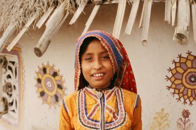 w05_Ludia17260013_Girl+Hut.jpg