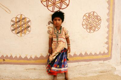 w05_Ludia17260015_Girl+Hut.jpg