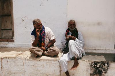 w05_Nalia17350022_2men.jpg