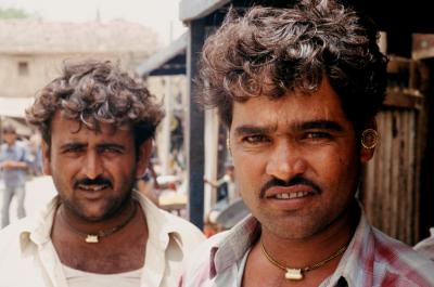 w05_Nalia17350035_2men.jpg