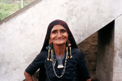 w05_Naka17080035_OldWoman.jpg