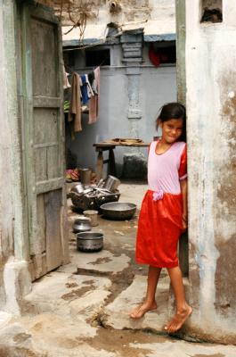 w05_NaSa17100024_Girl+House.jpg