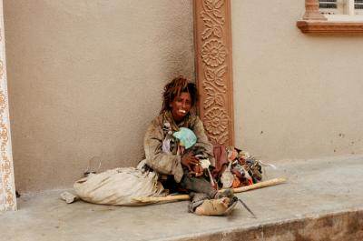 w05_NaSa17100029_PoorWoman.jpg