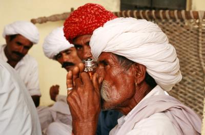 Bhin17210022_ManSmoking.jpg