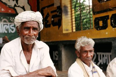 Bhin17210028_2men.jpg